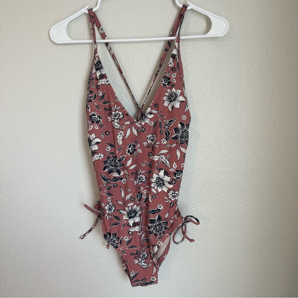 Kona Sol Women’s Floral Print Cross Back One Piece Swimsuit Size S 215